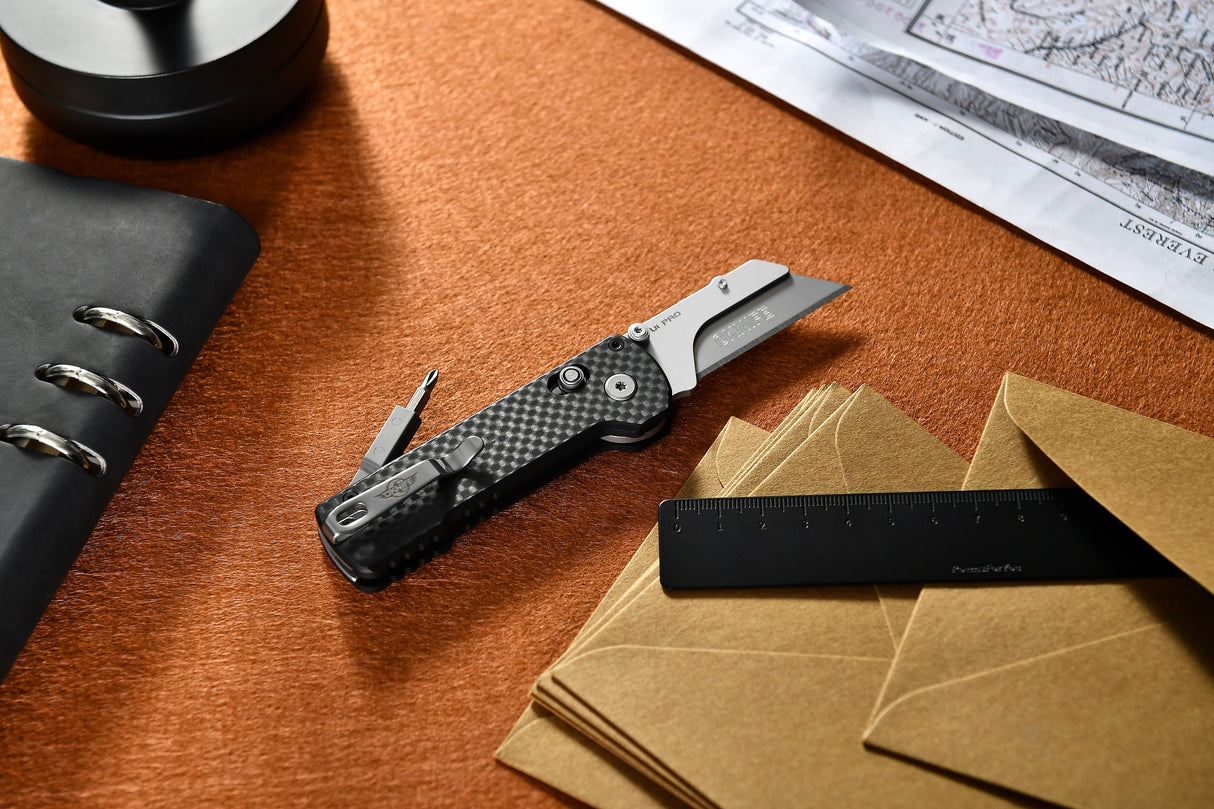 Olight U1 Pro Utility Knife with Folding Screwdriver - Carbon Black Fiber